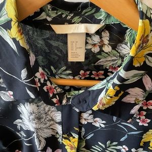 H&M sleeveless blouse.